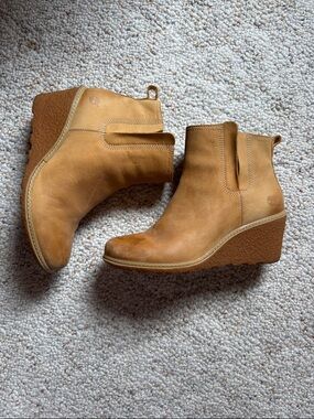 Timberland Women's Tan Wedge Chelsea Booties sz 9.5
